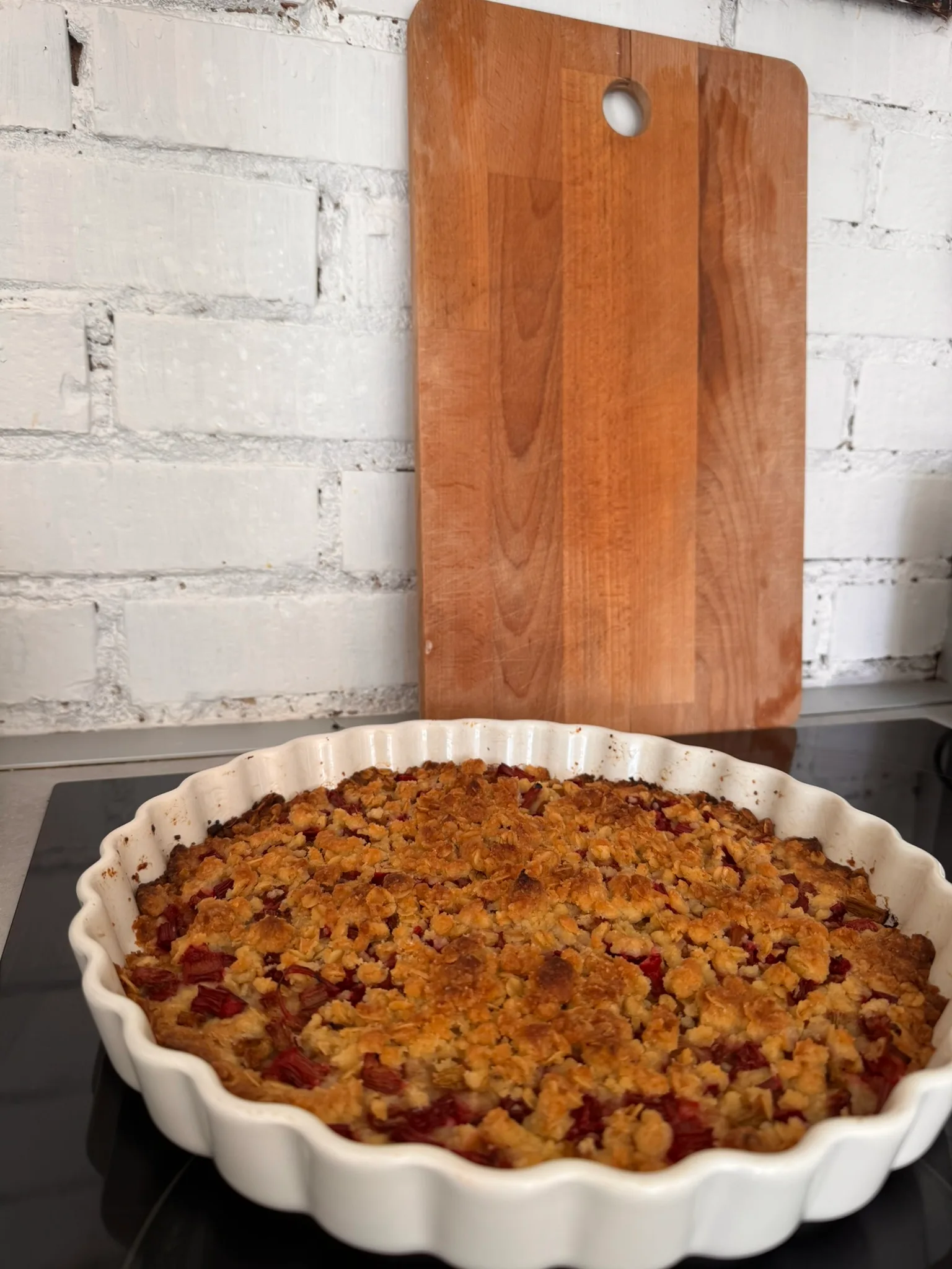 Rhabarberkuchen in der Küche von Annas Schwedenhaus